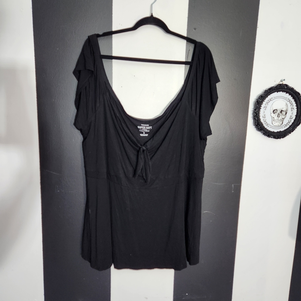 torrid Black Scoop-Neck Tie-Front Tunic - Picture 3 of 5
